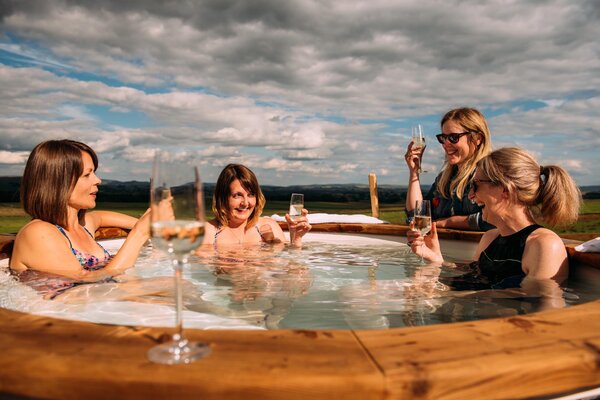 women-drinking-champagne-in-holiday-hot-tub