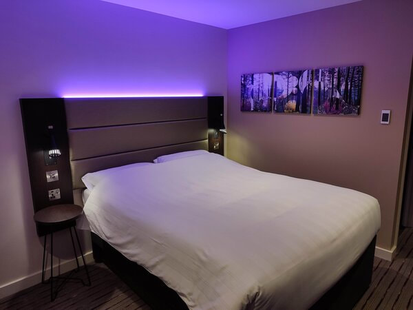 keswick premier inn room showing kingsize bed