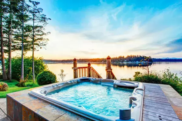 cottage-with-hot-tub-overlooking-lake