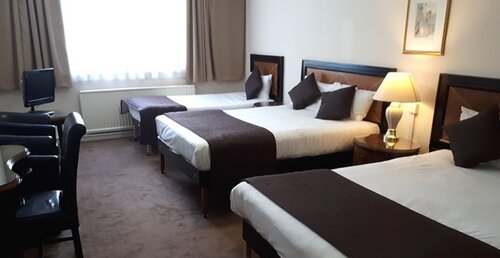 airport-hotel-bedroom