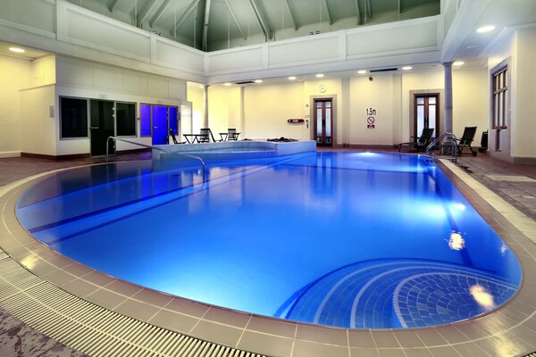 swimming-pool-southampton-hotel