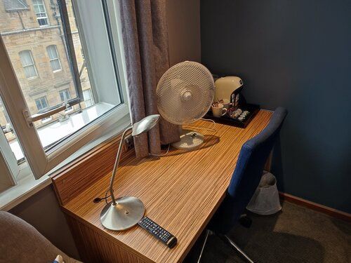 travelodge-super-room-desk