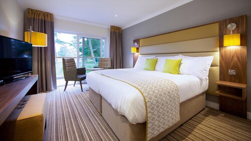 warner-hotels-discount-deals-signature-bedroom